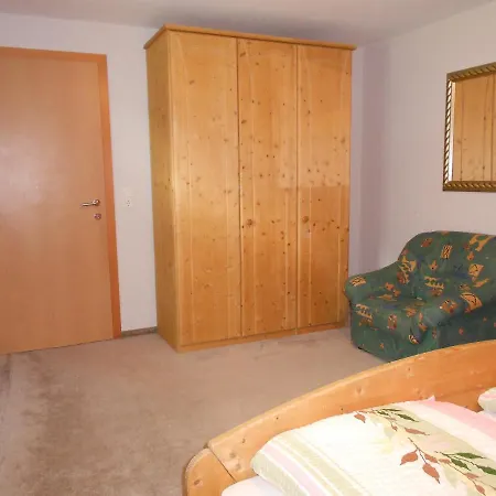 לינה וארוחת בוקר Gaestehaus Marianne Baier 3*